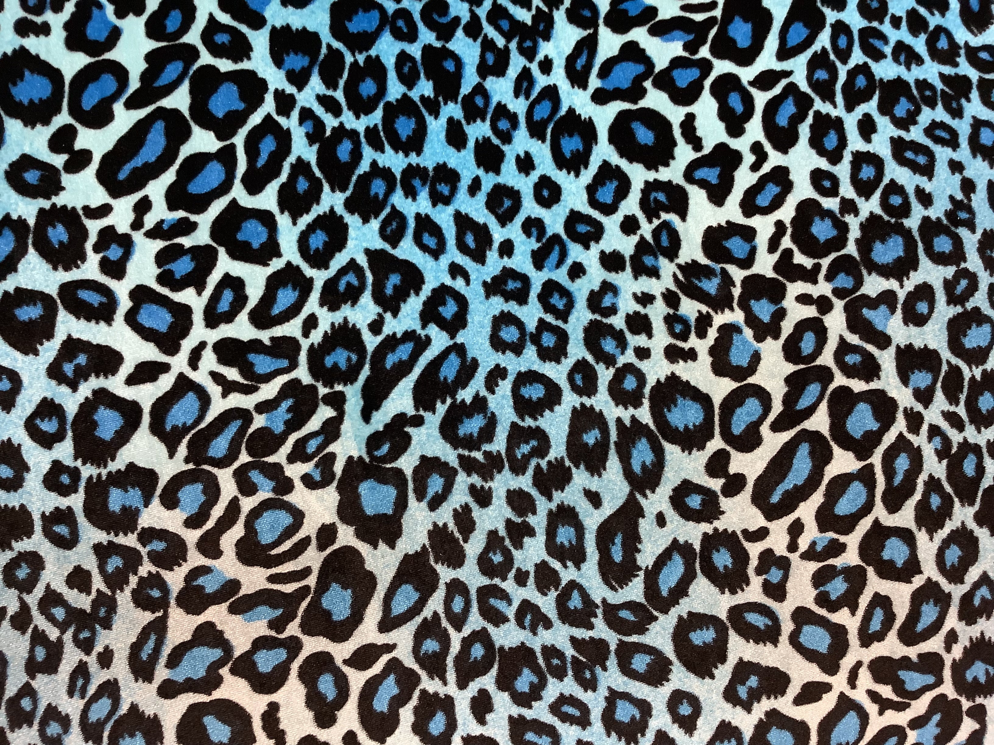 Leopuff Velvet Leopard